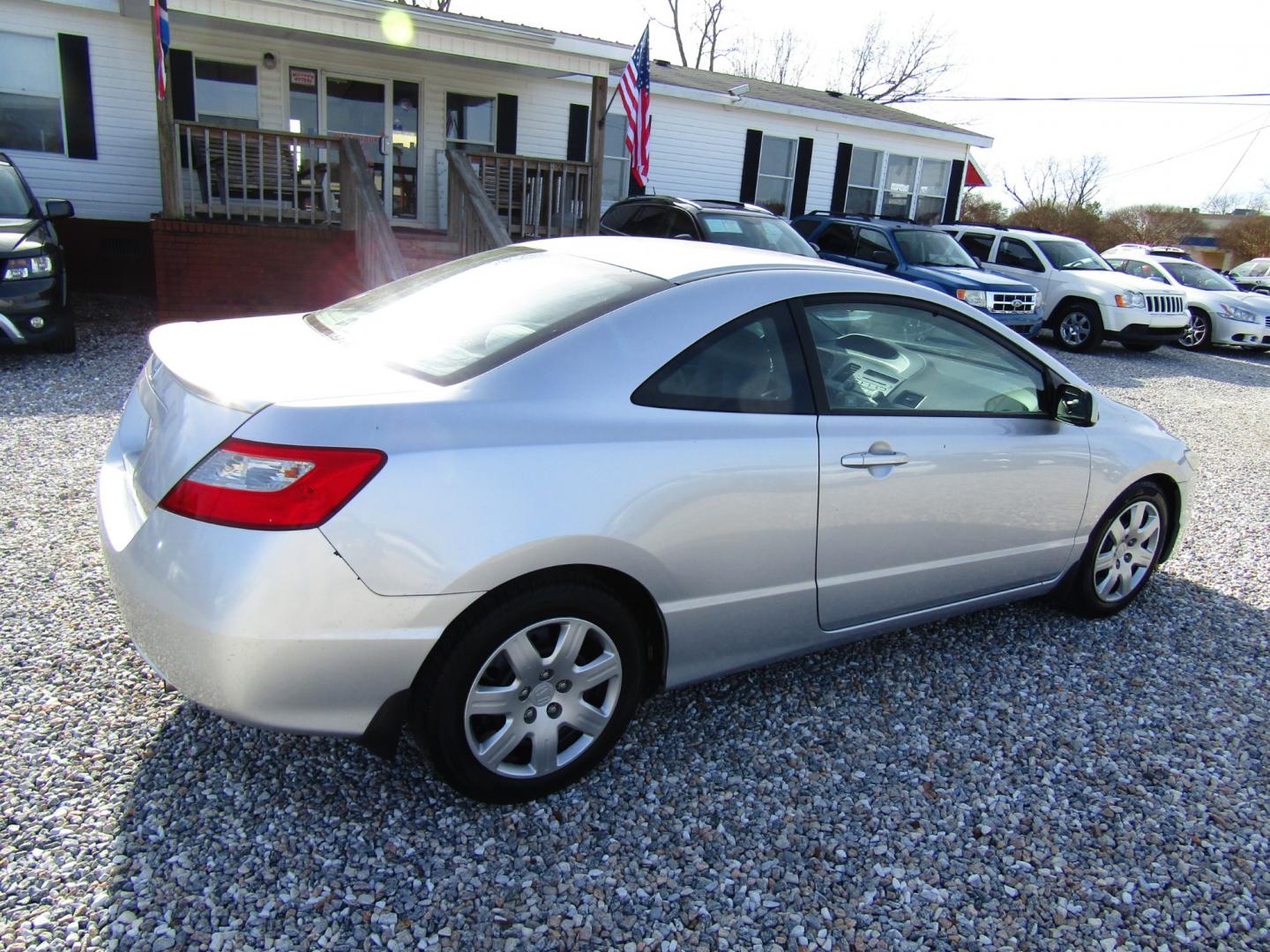 2011 Silver Honda Civic LX Coupe 5-Speed AT (2HGFG1B66BH) with an 1.8L L4 SOHC 16V engine, Automatic transmission, located at 15016 S Hwy 231, Midland City, AL, 36350, (334) 983-3001, 31.306210, -85.495277 - Photo#6